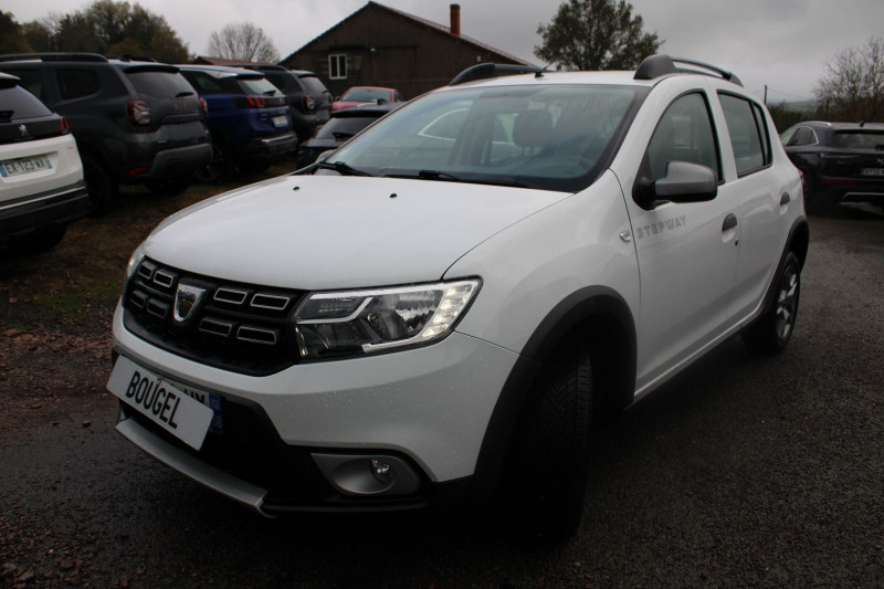 Photo 4 de l'offre de DACIA SANDERO III STEPWAY PRESTIGE TCE 90 CV GPS 3D CLIM AUDIO MP3 USB RADAR LUETOOTH RÉGULATEUR à 10990€ chez Bougel transactions