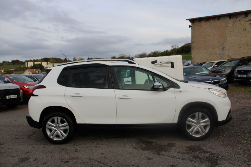 Photo 5 de l'offre de PEUGEOT 2008 II STYLE 82 CV ESSENCE CLIM ÉCRAN TACTILE RE USB CHROMES RADAR BLUETOOTH RÉGULATEUR à 8990€ chez Bougel transactions