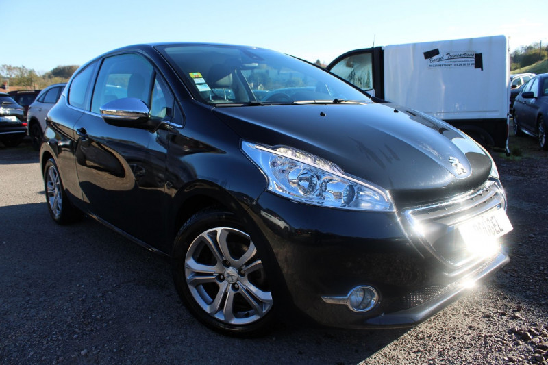 Peugeot 208 VTI ALLURE 120 CV MI/CUIR MP3 ÉCRAN TACTILE USB JA 16 RADAR BLUETOOTH RÉGULATEUR Essence NOIR PERLA Occasion à vendre