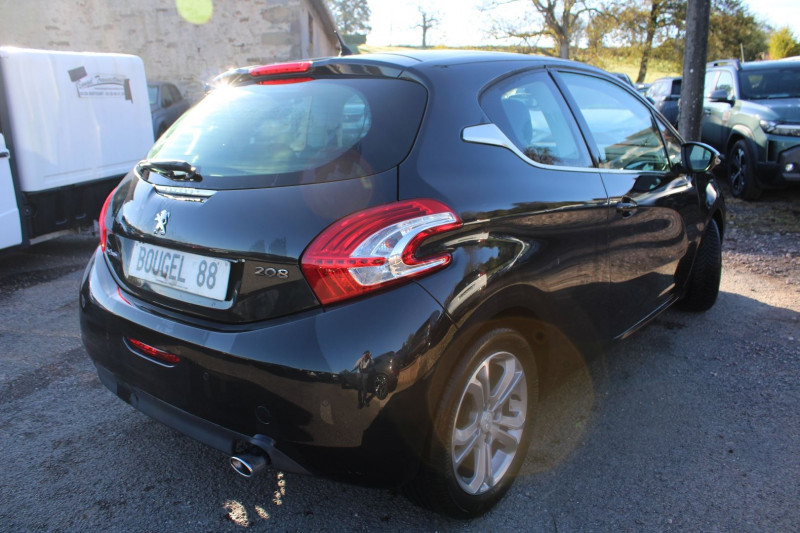 Photo 2 de l'offre de PEUGEOT 208 VTI ALLURE 120 CV MI/CUIR MP3 ÉCRAN TACTILE USB JA 16 RADAR BLUETOOTH RÉGULATEUR à 6990€ chez Bougel transactions