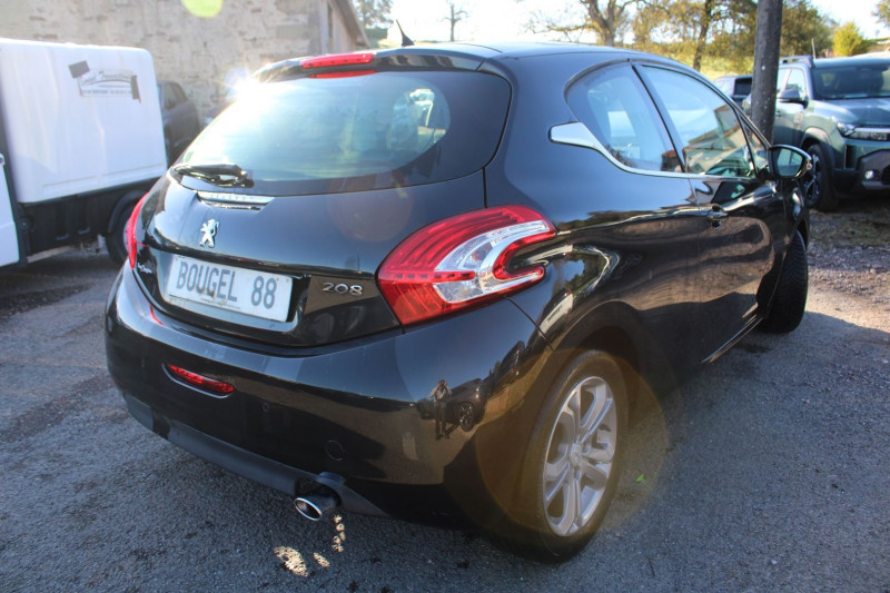 Photo 4 de l'offre de PEUGEOT 208 VTI ALLURE 120 CV MI/CUIR MP3 ÉCRAN TACTILE USB JA 16 RADAR BLUETOOTH RÉGULATEUR à 6990€ chez Bougel transactions