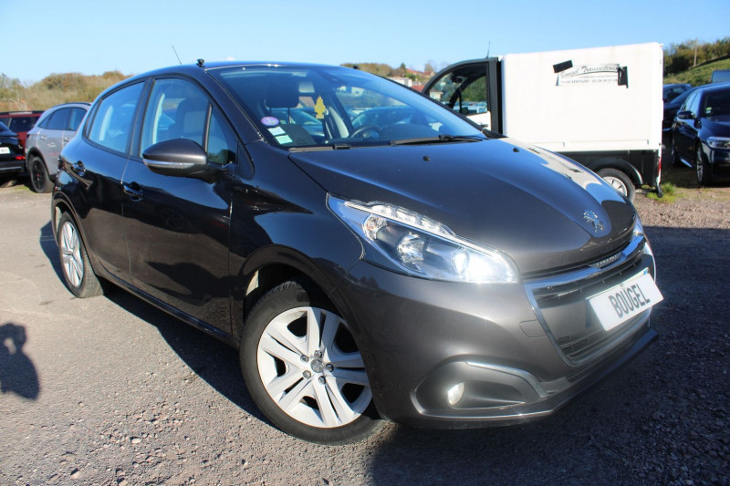 Peugeot 208 II SIGNATURE 82 CV ESSENCE GPS MIROR LINK AUDIO USB CLIM RADAR BLUETOOTH RÉGULATEUR Essence GRIS PLATINIUM Occasion à vendre