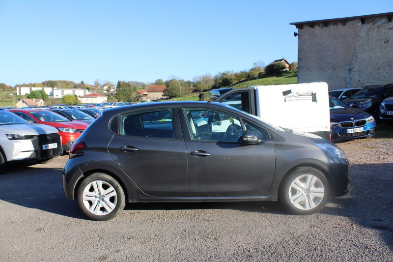 Photo 5 de l'offre de PEUGEOT 208 II SIGNATURE 82 CV ESSENCE GPS MIROR LINK AUDIO USB CLIM RADAR BLUETOOTH RÉGULATEUR à 8990€ chez Bougel transactions