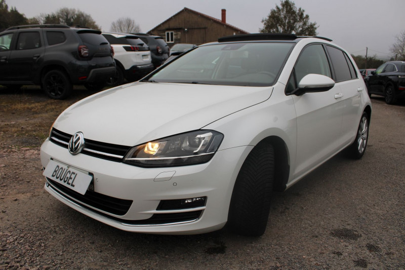 Photo 4 de l'offre de VOLKSWAGEN GOLF 7 R-LINE 2L TDI 150 CV GPS 3D XÉNON+LED JA 17 TOIT PANO CUIR CHAUFFANTS RÉGULATEUR à 11990€ chez Bougel transactions