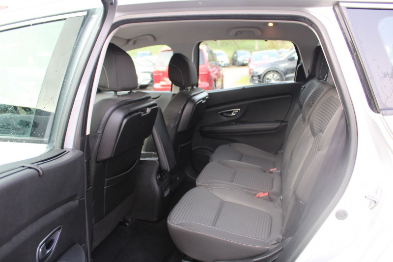 Photo 9 de l'offre de RENAULT GRAND SCENIC 4 DCI 110 CV ENERGY BUSINESS GPS 3D STORES RADAR  7 PLACES  BLUETOOTH RÉGULATEUR à 14990€ chez Bougel transactions