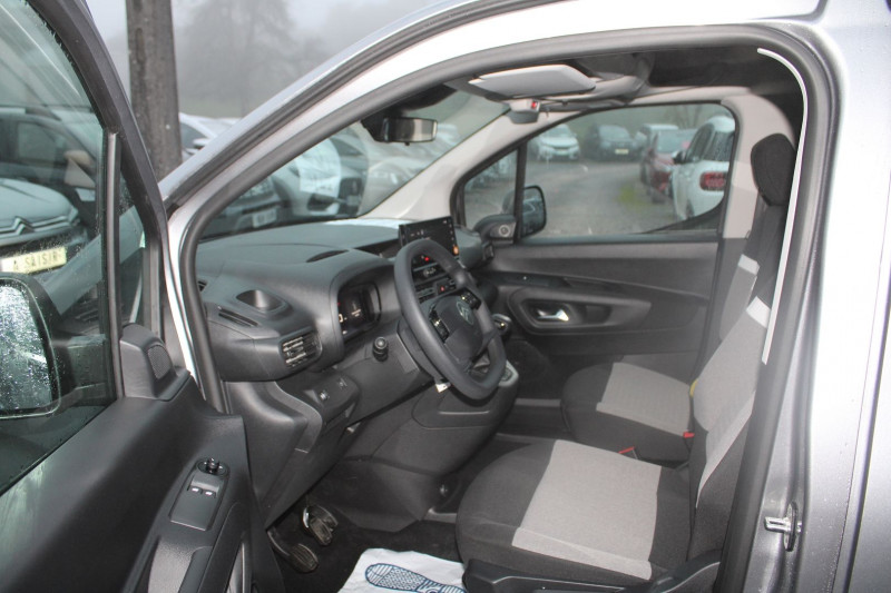 Photo 8 de l'offre de CITROEN BERLINGO 5 PLUS 110 CV ESSENCE GPS CARPLAY CAMÉRA FULL LED AUDIO USB BLUETOOTH RÉGULATEUR à 22900€ chez Bougel transactions