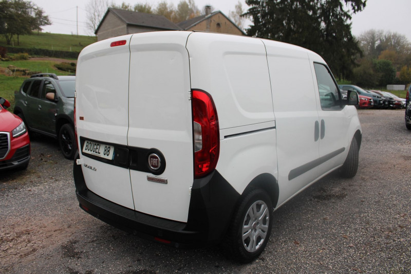 Photo 3 de l'offre de FIAT DOBLO CARGO DIESEL 1L3 MULTIJET 95 CV 3PLACES GPS TACTILE USB ASR CLIM RÉGULATEUR BLUETOOTH à 10990€ chez Bougel transactions