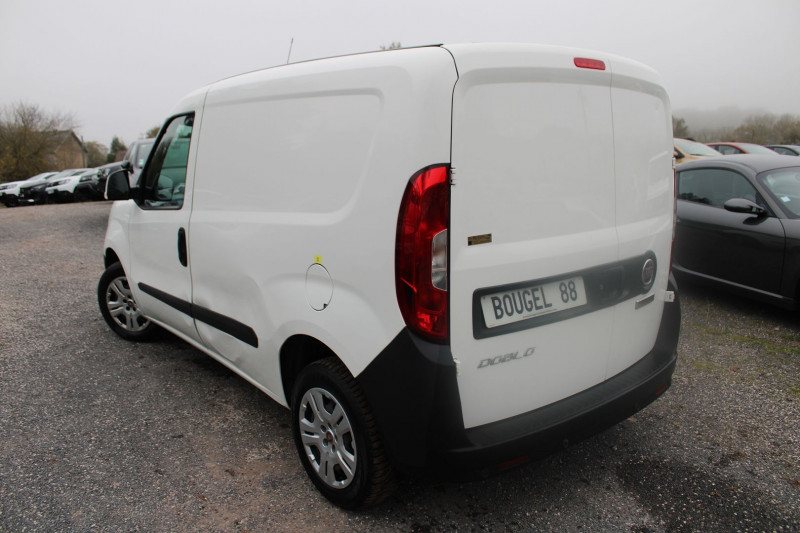 Photo 4 de l'offre de FIAT DOBLO CARGO DIESEL 1L3 MULTIJET 95 CV 3PLACES GPS TACTILE USB ASR CLIM RÉGULATEUR BLUETOOTH à 10990€ chez Bougel transactions