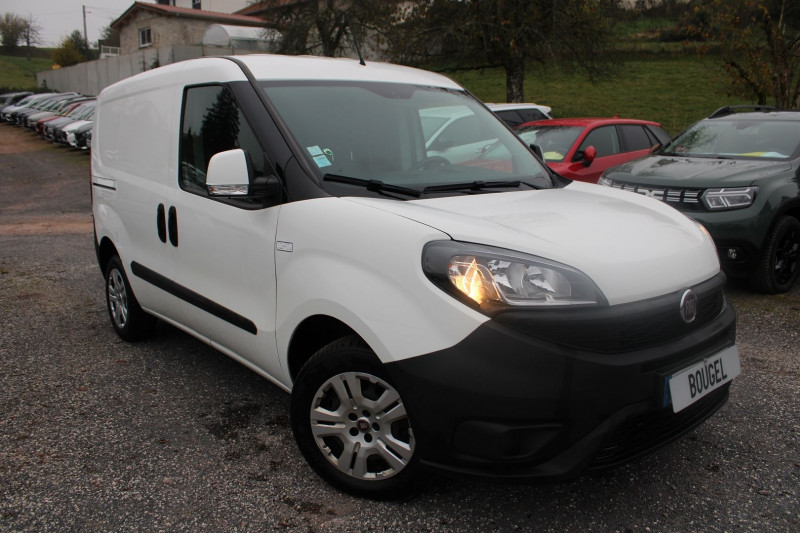 Fiat DOBLO CARGO DIESEL 1L3 MULTIJET 95 CV 3PLACES GPS TACTILE USB ASR CLIM RÉGULATEUR BLUETOOTH Diesel BLANC UTILE Occasion à vendre