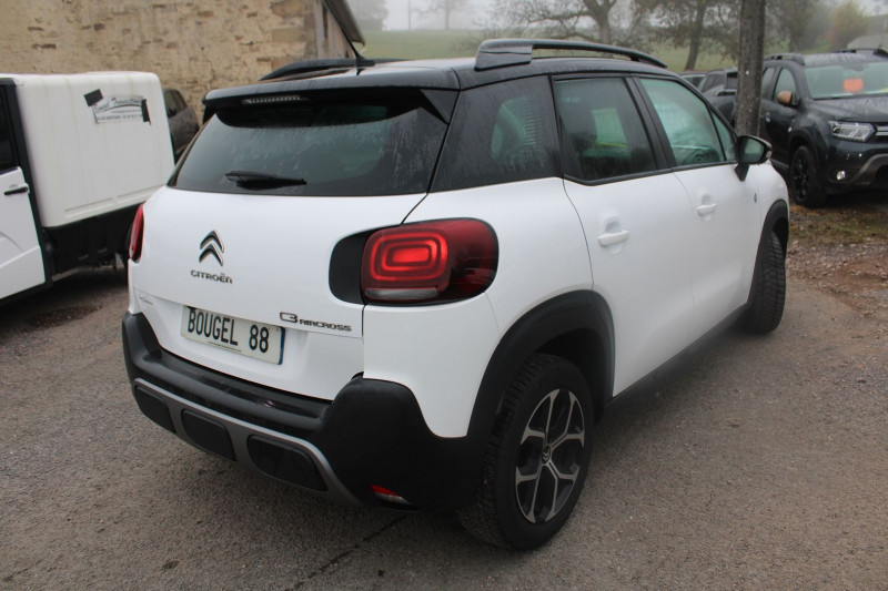 Photo 2 de l'offre de CITROEN C3 AIRCROSS II ESSENCE C-SERIES 110 CV BOITE 6V BICOLOR CAMÉRA 180 USB RÉGULATEUR BLUETOOTH ABS à 17500€ chez Bougel transactions