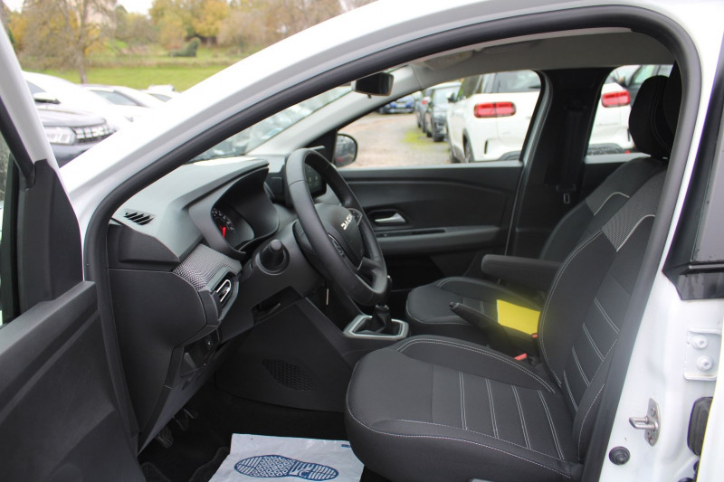 Photo 8 de l'offre de DACIA SANDERO 5 EXPRESSION SCE  FULL LED GPS CARPLAY USB RADAR BLUETOOTH RÉGULATEUR à 14500€ chez Bougel transactions