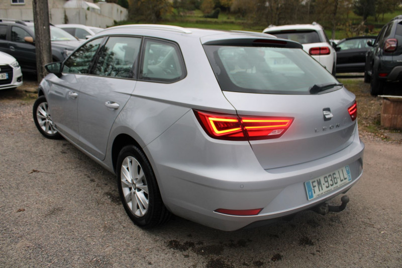 Photo 3 de l'offre de SEAT LEON ST 1L6 TDI 115 CV STYLE DSG BOITE AUTO RÉGULATEUR BLUETOOTH GPS 3D USB FULL LEDS à 12990€ chez Bougel transactions