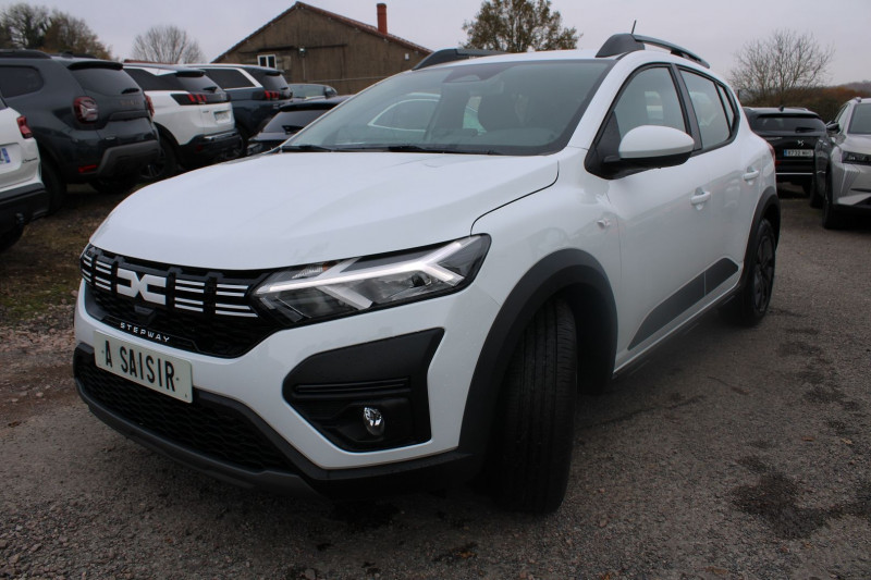 Photo 4 de l'offre de DACIA SANDERO 5 STEPWAY EXPRESSION TCE 90 CV GPS CARPLAY FULL LED USB RADAR RÉGULATEUR BLUETOOTH à 17500€ chez Bougel transactions