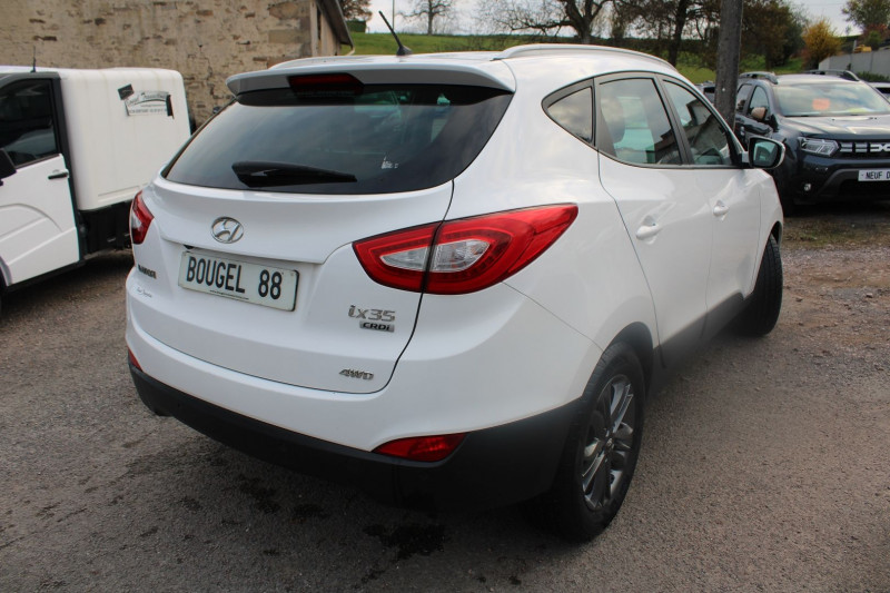 Photo 2 de l'offre de HYUNDAI IX35 PACK SENSATION  4X4  2L CRDI 136 CV CLIM CAMÉRA RE USB PK HIVER JA 17 RÉGULATEUR à 9990€ chez Bougel transactions