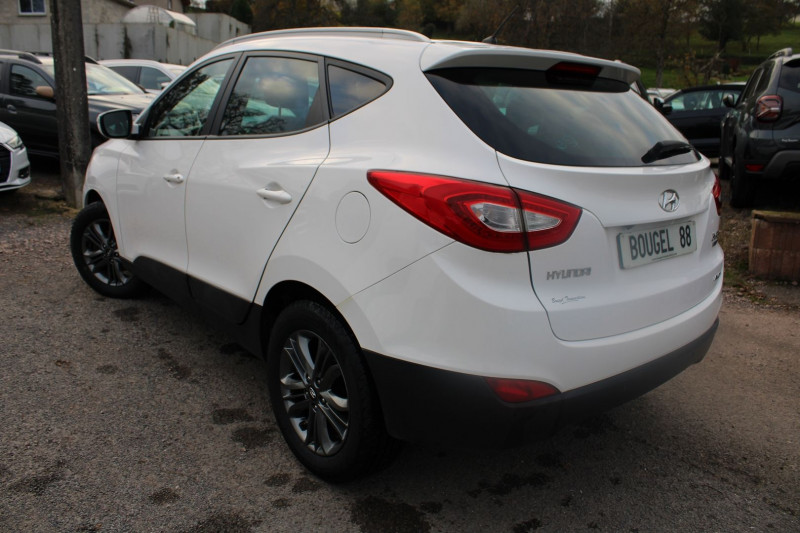 Photo 3 de l'offre de HYUNDAI IX35 PACK SENSATION  4X4  2L CRDI 136 CV CLIM CAMÉRA RE USB PK HIVER JA 17 RÉGULATEUR à 9990€ chez Bougel transactions