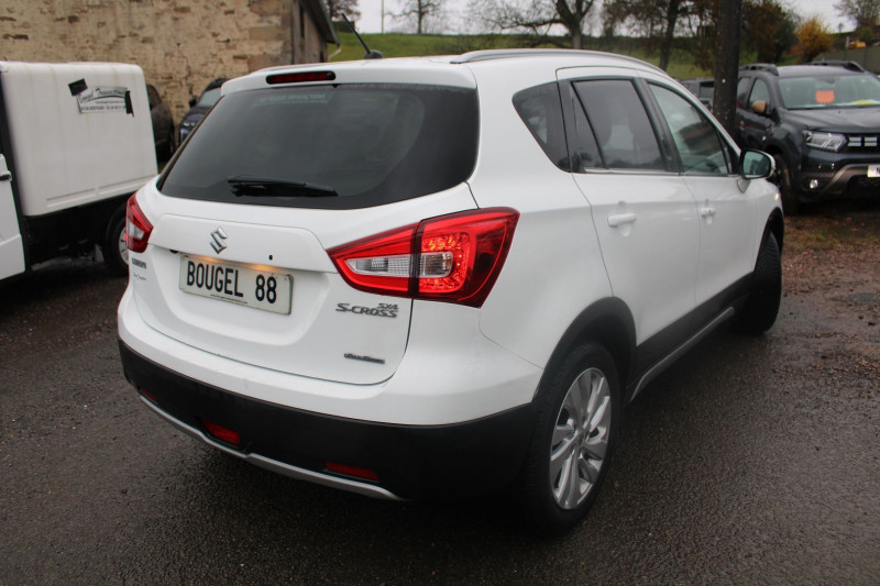 Photo 2 de l'offre de SUZUKI SX4 S-CROSS PRIVILEGE ALLGRIP 111 CV  4X4  GPS 3D CAMÉRA AUDIO USB JA 17 PK HIVER RÉGULATEUR à 14500€ chez Bougel transactions