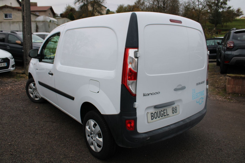 Photo 3 de l'offre de RENAULT KANGOO III EXTRA RLINK ELECTRIC 33 BOITE AUTO REGULATEUR BLUETOOTH GPS USB CLIMAT ABS à 7990€ chez Bougel transactions