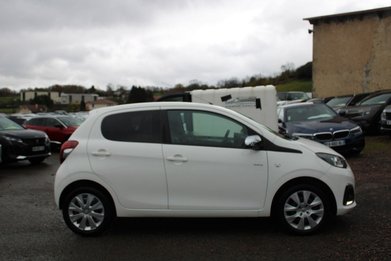 Photo 5 de l'offre de PEUGEOT 108 III STYLE VTI 72 CV ESSENCE CLIM AUDIO MP3 PACK CHROMES VT RE USB BLUETOOTH LIMITEUR à 10990€ chez Bougel transactions