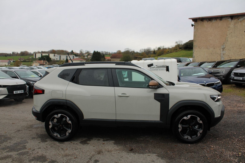 Photo 5 de l'offre de DACIA DUSTER VI EXTREME TCE 130 CV  4X4  GPS 3D AUDIO FULL LED CAMÉRA 360° USB JA 18 RÉGULATEUR à 28900€ chez Bougel transactions