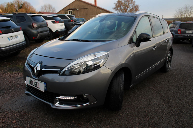 Photo 4 de l'offre de RENAULT GRAND SCENIC III BOSE 1L5 DCI 110 CV  7 PLACES  USB GPS 3D CAMÉRA MP3 JA 17 BLUETOOTH RÉGULATEUR à 11500€ chez Bougel transactions