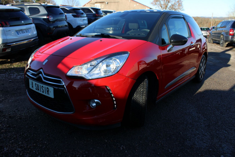 Photo 4 de l'offre de CITROEN DS3 SO CHIC 1L6 HDI 92 CV CLIM AUTO ABS LEDS RÉGULATEUR BLUETOOTH BICOLOR  DIESEL à 9900€ chez Bougel transactions