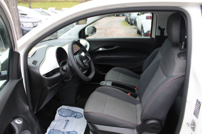 Photo 9 de l'offre de FIAT 500 III I-CONE 42 KW/H ELECTRIQUE 118 CV GPS 3D CAMÉRA USB JA 16 RÉGULATEUR BOITE AUTO à 14500€ chez Bougel transactions