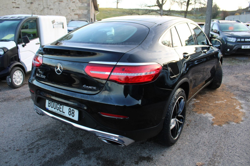 Photo 2 de l'offre de MERCEDES-BENZ GLC COUPE 250 SPORTLINE  4MATIC  GPS 3D CAMÉRA CUIR USB JA 19 RÉGULATEUR BOITE 9G-TRONIC à 33500€ chez Bougel transactions