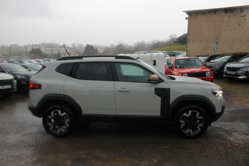 Photo 5 de l'offre de DACIA DUSTER VI EXTREME TCE 130 CV  4X4  GPS 3D AUDIO USB CAMÉRA 360° FULL LED JA 17 PACK HIVER à 28900€ chez Bougel transactions