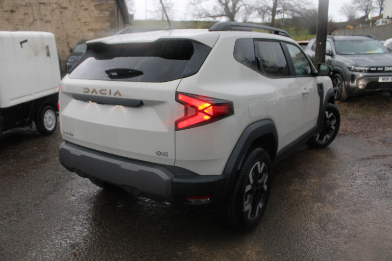 Photo 2 de l'offre de DACIA DUSTER VI EXTREME TCE 130 CV  4X4  GPS 3D AUDIO USB CAMÉRA 360° FULL LED JA 17 PACK HIVER à 28900€ chez Bougel transactions