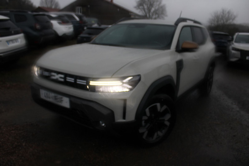 Photo 4 de l'offre de DACIA DUSTER VI EXTREME TCE 130 CV  4X4  GPS 3D AUDIO USB CAMÉRA 360° FULL LED JA 17 PACK HIVER à 28900€ chez Bougel transactions