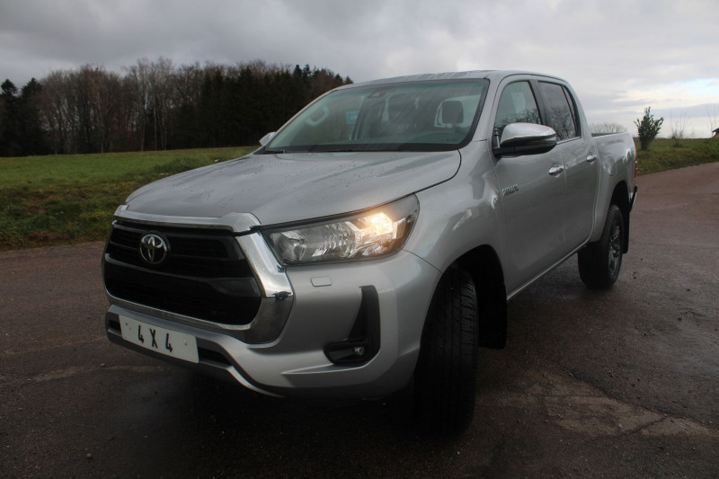 Photo 4 de l'offre de TOYOTA HILUX DOKA ACTIVE DBLE CAB 2L4 D-4D 150 CV GPS CAMÉRA ATTELAGE PACK HIVER BOITE AUTO à 46500€ chez Bougel transactions