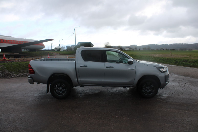 Photo 5 de l'offre de TOYOTA HILUX DOKA ACTIVE DBLE CAB 2L4 D-4D 150 CV GPS CAMÉRA ATTELAGE PACK HIVER BOITE AUTO à 46500€ chez Bougel transactions