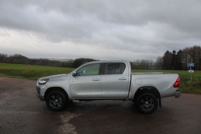 Photo 6 de l'offre de TOYOTA HILUX DOKA ACTIVE DBLE CAB 2L4 D-4D 150 CV GPS CAMÉRA ATTELAGE PACK HIVER BOITE AUTO à 46500€ chez Bougel transactions