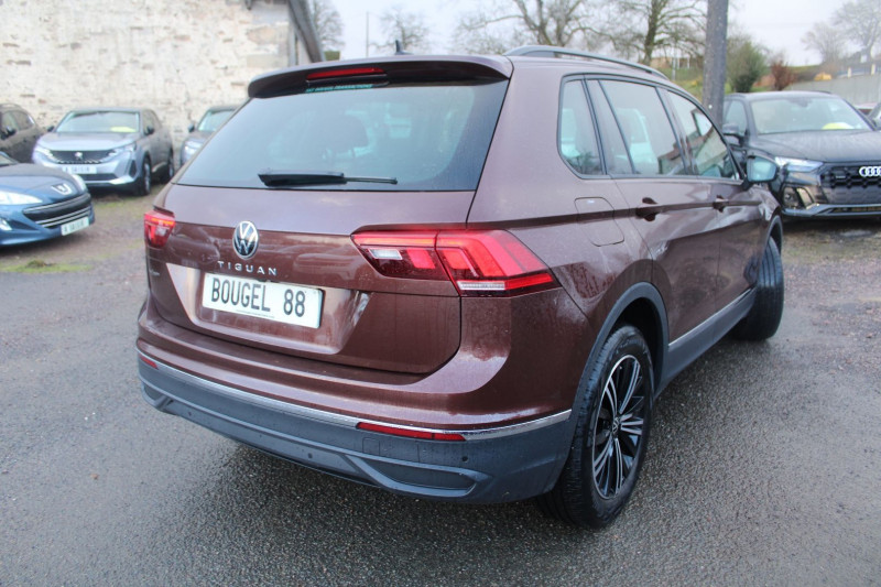 Photo 2 de l'offre de VOLKSWAGEN TIGUAN 4 LIFE 2L TDI 150 CV CAMÉRA GPS USB FULL LEDS RÉGULATEUR BLUETOOTH ESP  BOITE 6V à 29800€ chez Bougel transactions