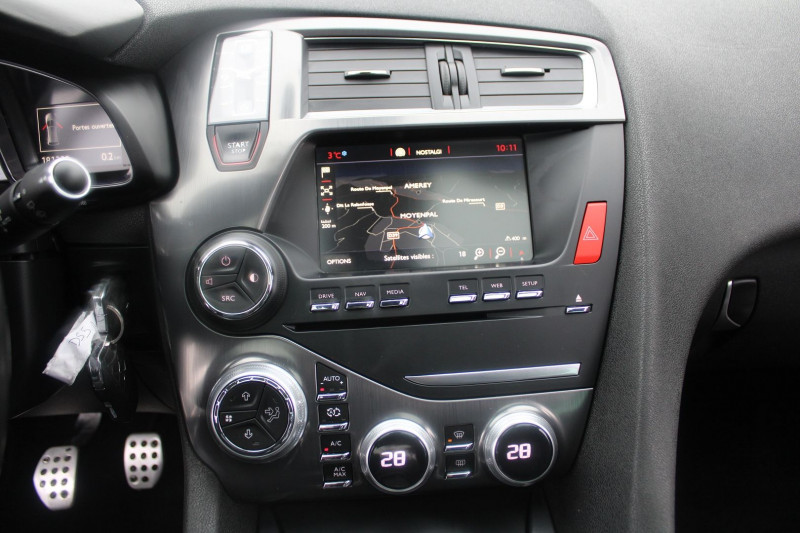 Photo 15 Ds DS 5 HYBRIDE 2L HDI 150 CV SPORT CHIC GPS 3D CAMÃRA MP3 TOIT PANO USB JA 18 XÃNON+LED Diesel VIOLET NACRÃ en vente chez Bougel transactions Photo 15 de l'offre de DS DS 5 HYBRIDE 2L HDI 150 CV SPORT CHIC GPS 3D CAMÃRA MP3 TOIT PANO USB JA 18 XÃNON+LED à 8900€ chez Bougel transactions