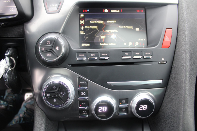 Photo 17 Ds DS 5 HYBRIDE 2L HDI 150 CV SPORT CHIC GPS 3D CAMÃRA MP3 TOIT PANO USB JA 18 XÃNON+LED Diesel VIOLET NACRÃ en vente chez Bougel transactions Photo 17 de l'offre de DS DS 5 HYBRIDE 2L HDI 150 CV SPORT CHIC GPS 3D CAMÃRA MP3 TOIT PANO USB JA 18 XÃNON+LED à 8900€ chez Bougel transactions