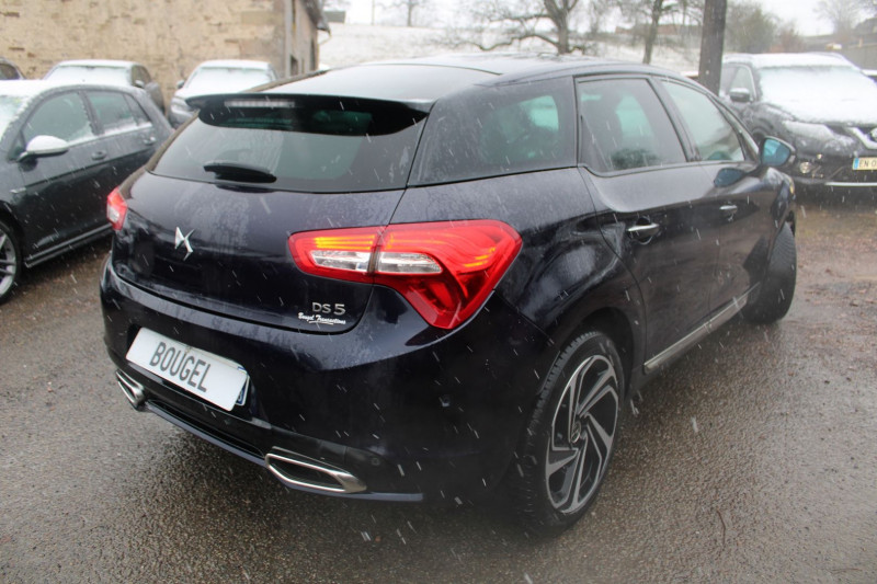 Photo 2 Ds DS 5 HYBRIDE 2L HDI 150 CV SPORT CHIC GPS 3D CAMÃRA MP3 TOIT PANO USB JA 18 XÃNON+LED Diesel VIOLET NACRÃ en vente chez Bougel transactions Photo 2 de l'offre de DS DS 5 HYBRIDE 2L HDI 150 CV SPORT CHIC GPS 3D CAMÃRA MP3 TOIT PANO USB JA 18 XÃNON+LED à 8900€ chez Bougel transactions