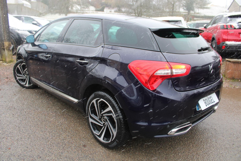 Photo 3 Ds DS 5 HYBRIDE 2L HDI 150 CV SPORT CHIC GPS 3D CAMÃRA MP3 TOIT PANO USB JA 18 XÃNON+LED Diesel VIOLET NACRÃ en vente chez Bougel transactions Photo 3 de l'offre de DS DS 5 HYBRIDE 2L HDI 150 CV SPORT CHIC GPS 3D CAMÃRA MP3 TOIT PANO USB JA 18 XÃNON+LED à 8900€ chez Bougel transactions