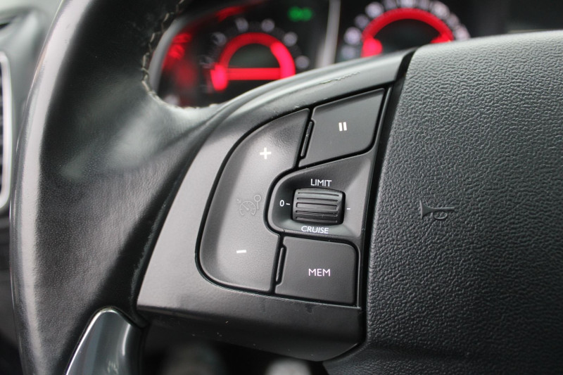 Photo 14 Ds DS 5 HYBRIDE 2L HDI 150 CV SPORT CHIC GPS 3D CAMÃRA MP3 TOIT PANO USB JA 18 XÃNON+LED Diesel VIOLET NACRÃ en vente chez Bougel transactions Photo 14 de l'offre de DS DS 5 HYBRIDE 2L HDI 150 CV SPORT CHIC GPS 3D CAMÃRA MP3 TOIT PANO USB JA 18 XÃNON+LED à 8900€ chez Bougel transactions