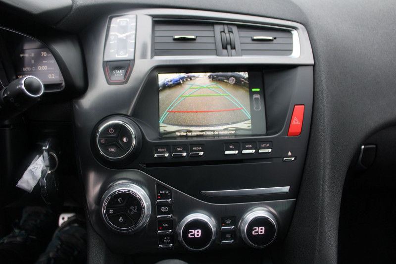 Photo 16 Ds DS 5 HYBRIDE 2L HDI 150 CV SPORT CHIC GPS 3D CAMÃRA MP3 TOIT PANO USB JA 18 XÃNON+LED Diesel VIOLET NACRÃ en vente chez Bougel transactions Photo 16 de l'offre de DS DS 5 HYBRIDE 2L HDI 150 CV SPORT CHIC GPS 3D CAMÃRA MP3 TOIT PANO USB JA 18 XÃNON+LED à 8900€ chez Bougel transactions