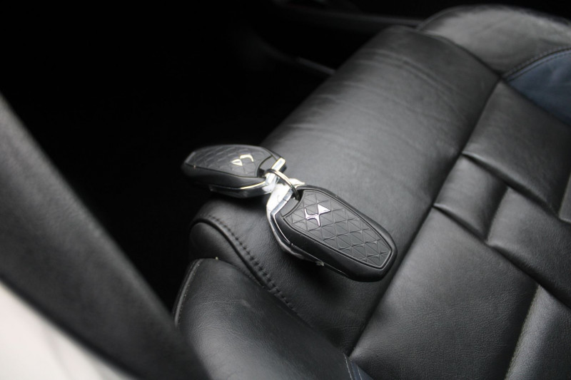 Photo 18 Ds DS 5 HYBRIDE 2L HDI 150 CV SPORT CHIC GPS 3D CAMÃRA MP3 TOIT PANO USB JA 18 XÃNON+LED Diesel VIOLET NACRÃ en vente chez Bougel transactions Photo 18 de l'offre de DS DS 5 HYBRIDE 2L HDI 150 CV SPORT CHIC GPS 3D CAMÃRA MP3 TOIT PANO USB JA 18 XÃNON+LED à 8900€ chez Bougel transactions