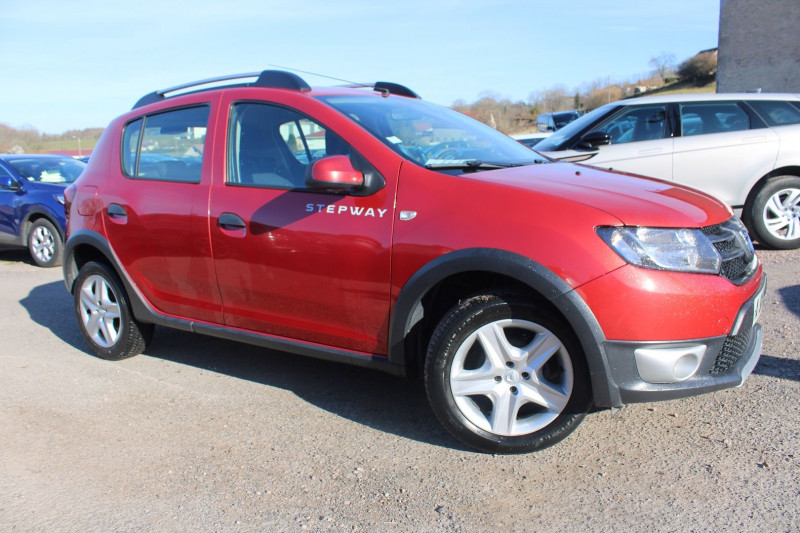 Photo 1 de l'offre de DACIA SANDERO II STEPWAY DCI 90 GPS MÃDIA USB LEDS ABS RÃGULATEUR BLUETOOTH RADARS CLIM ATTELAGE à 9990€ chez Bougel transactions