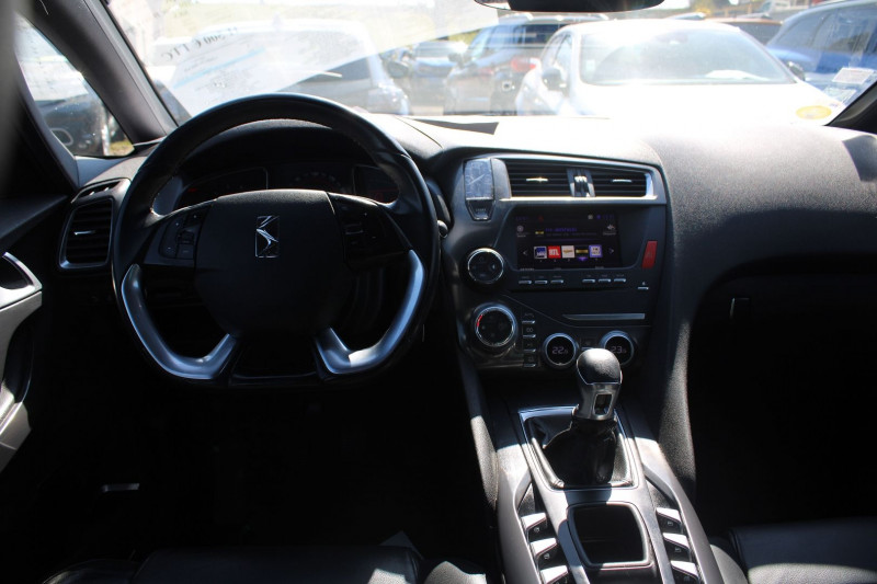 Photo 11 de l'offre de DS DS 5 BLUEHDI 120CH SO CHIC S&S à 11500€ chez Bougel transactions