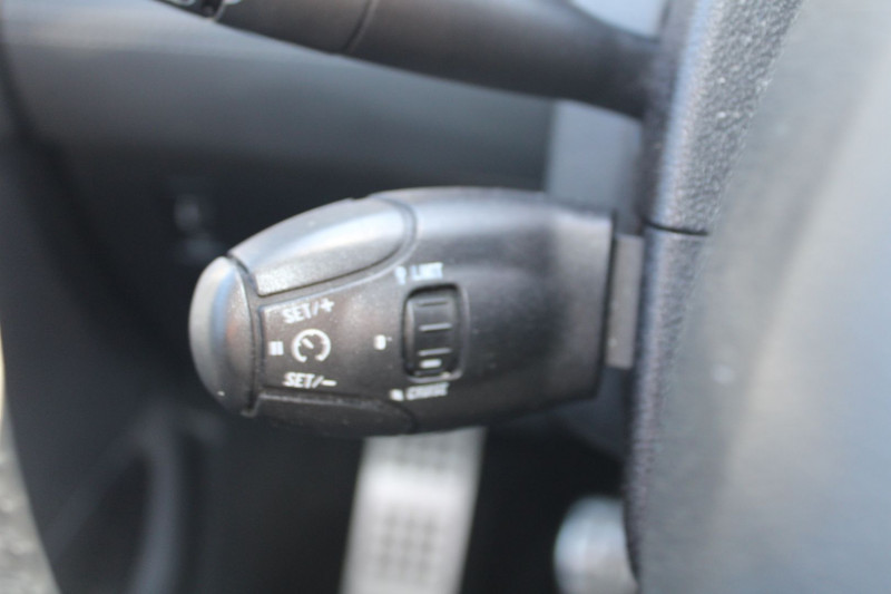 Photo 13 de l'offre de PEUGEOT RCZ II 2L HDI 163 CV SPORT CUIR GPS USB BLUETOOTH RÃGULATEUR XÃNON JA 19 CLIMAT BOITE 6 à 13990€ chez Bougel transactions