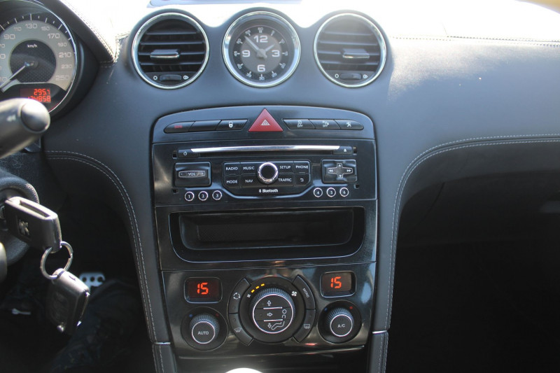 Photo 16 de l'offre de PEUGEOT RCZ II 2L HDI 163 CV SPORT CUIR GPS USB BLUETOOTH RÃGULATEUR XÃNON JA 19 CLIMAT BOITE 6 à 13990€ chez Bougel transactions