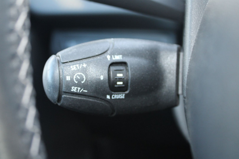 Photo 11 de l'offre de PEUGEOT 2008 II ALLURE 1L6 BLUE HDI 100 CV GPS 3D USB RE RADAR GRIP CONTROL BLUETOOTH RÃGULATEUR à 11990€ chez Bougel transactions