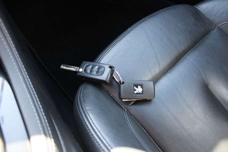 Photo 17 de l'offre de PEUGEOT RCZ II 2L HDI 163 CV SPORT CUIR GPS USB BLUETOOTH RÃGULATEUR XÃNON JA 19 CLIMAT BOITE 6 à 13990€ chez Bougel transactions