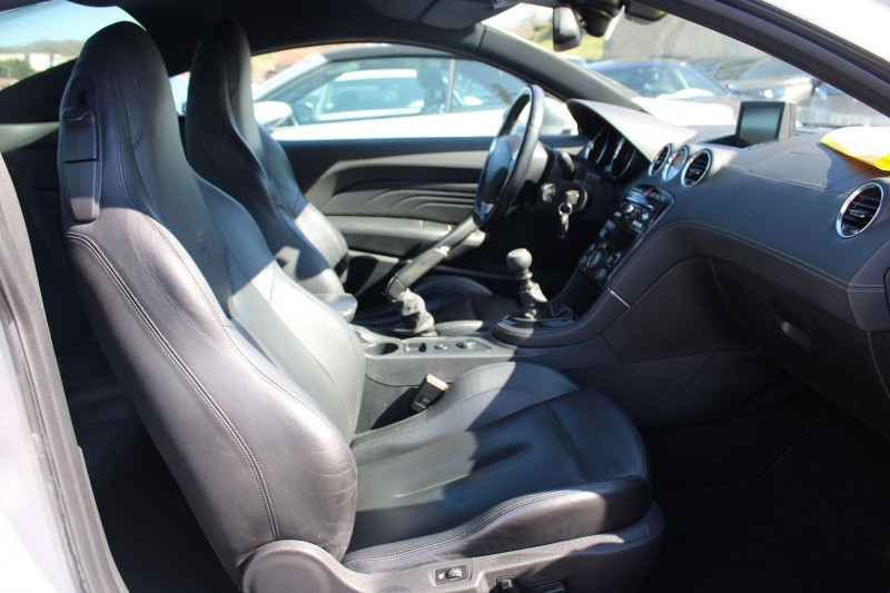 Photo 8 de l'offre de PEUGEOT RCZ II 2L HDI 163 CV SPORT CUIR GPS USB BLUETOOTH RÃGULATEUR XÃNON JA 19 CLIMAT BOITE 6 à 13990€ chez Bougel transactions