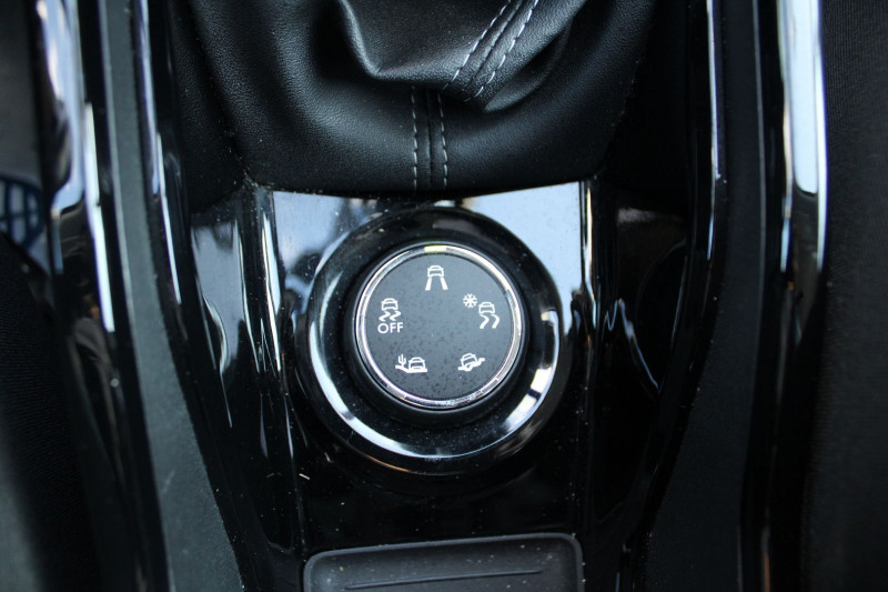 Photo 15 de l'offre de PEUGEOT 2008 II ALLURE 1L6 BLUE HDI 100 CV GPS 3D USB RE RADAR GRIP CONTROL BLUETOOTH RÃGULATEUR à 11990€ chez Bougel transactions