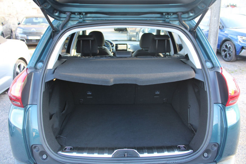 Photo 6 de l'offre de PEUGEOT 2008 II ALLURE 1L6 BLUE HDI 100 CV GPS 3D USB RE RADAR GRIP CONTROL BLUETOOTH RÃGULATEUR à 11990€ chez Bougel transactions